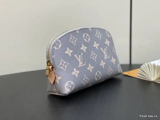 First bag ru Cosmétique PM Louis Vuitton Pochette 0630